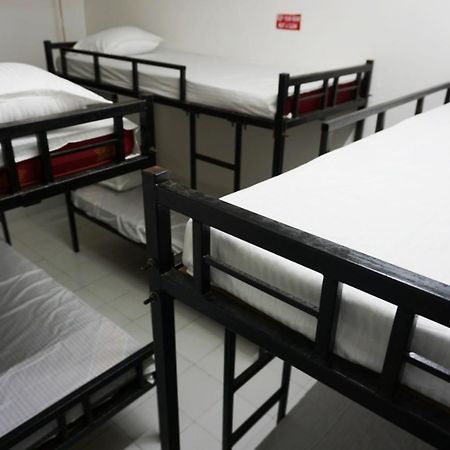 Pause Hostel Guwahati Esterno foto