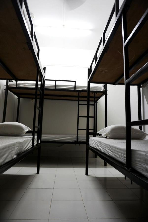 Pause Hostel Guwahati Esterno foto